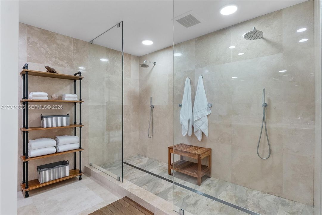 For Sale: $575,000 (1 beds, 1 baths, 1384 Square Feet)