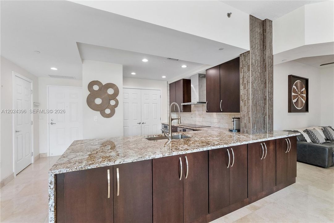 For Sale: $575,000 (1 beds, 1 baths, 1384 Square Feet)