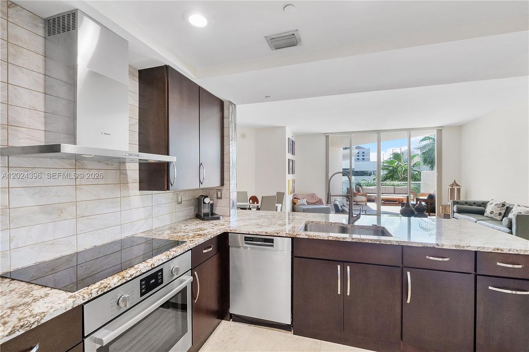 For Sale: $575,000 (1 beds, 1 baths, 1384 Square Feet)