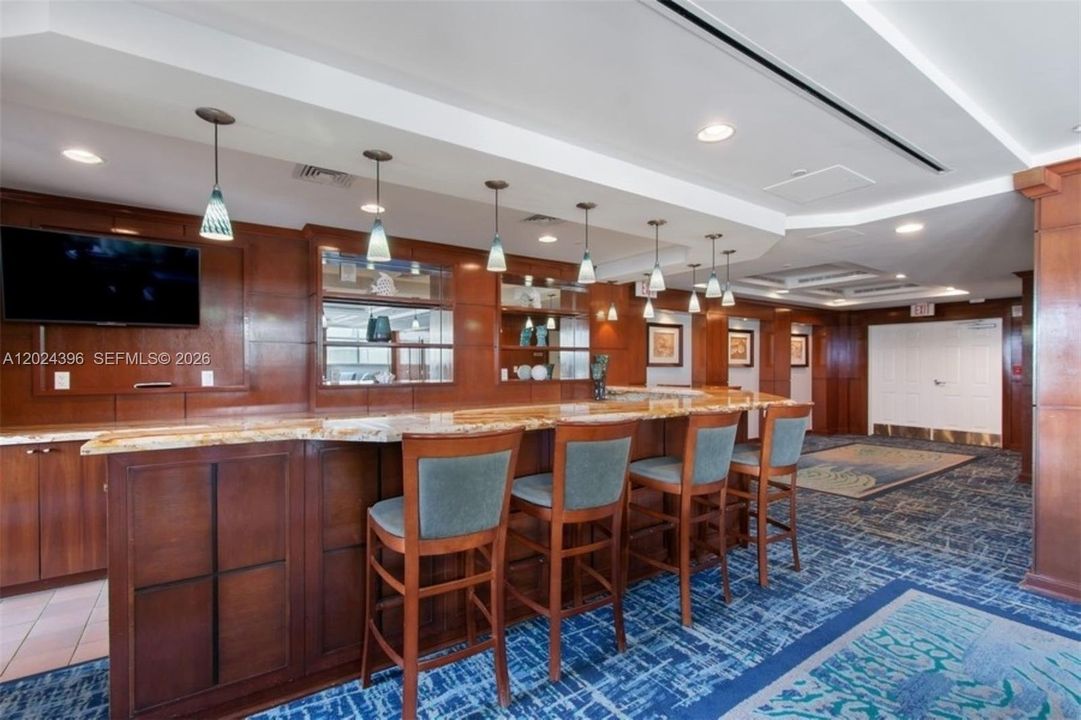 For Sale: $575,000 (1 beds, 1 baths, 1384 Square Feet)