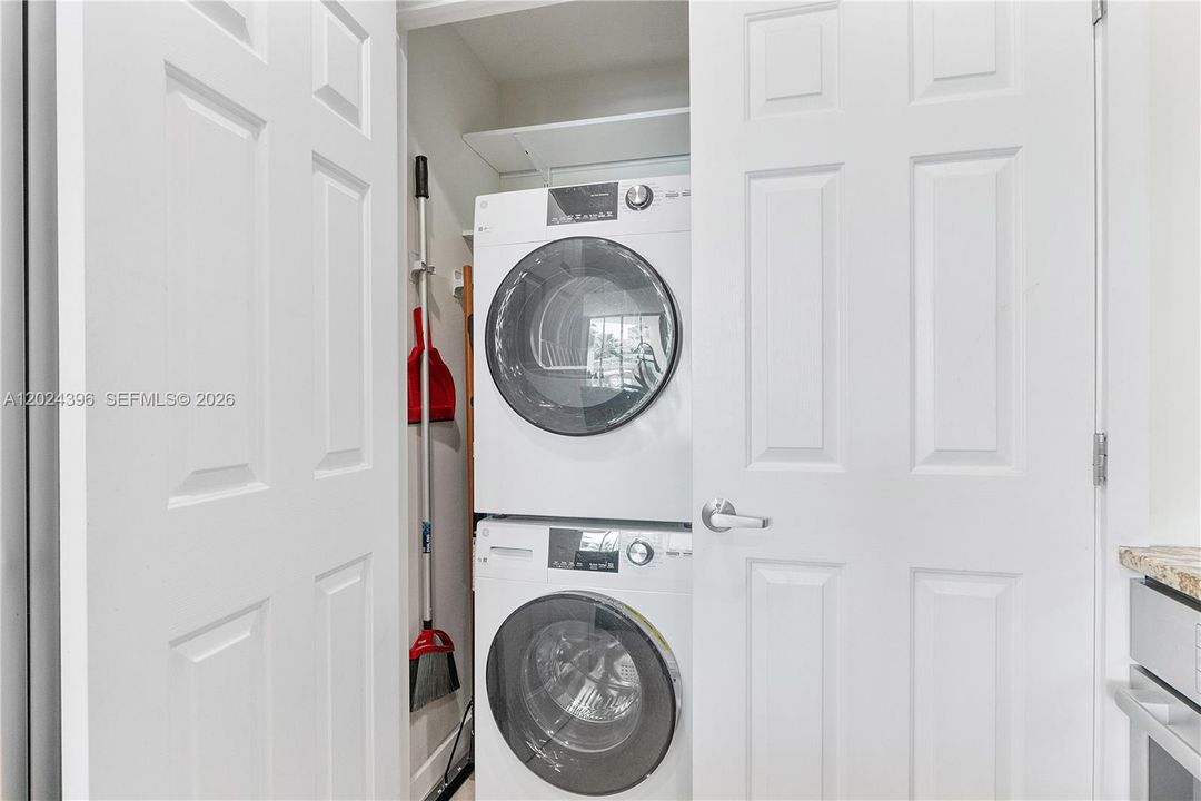 For Sale: $575,000 (1 beds, 1 baths, 1384 Square Feet)