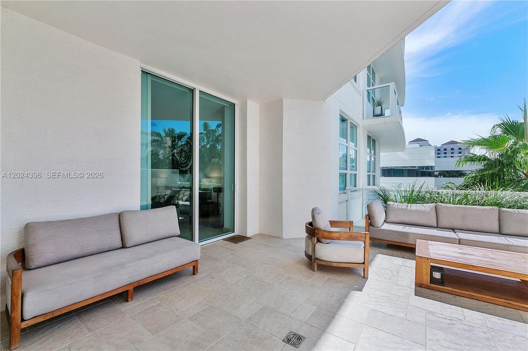 For Sale: $575,000 (1 beds, 1 baths, 1384 Square Feet)