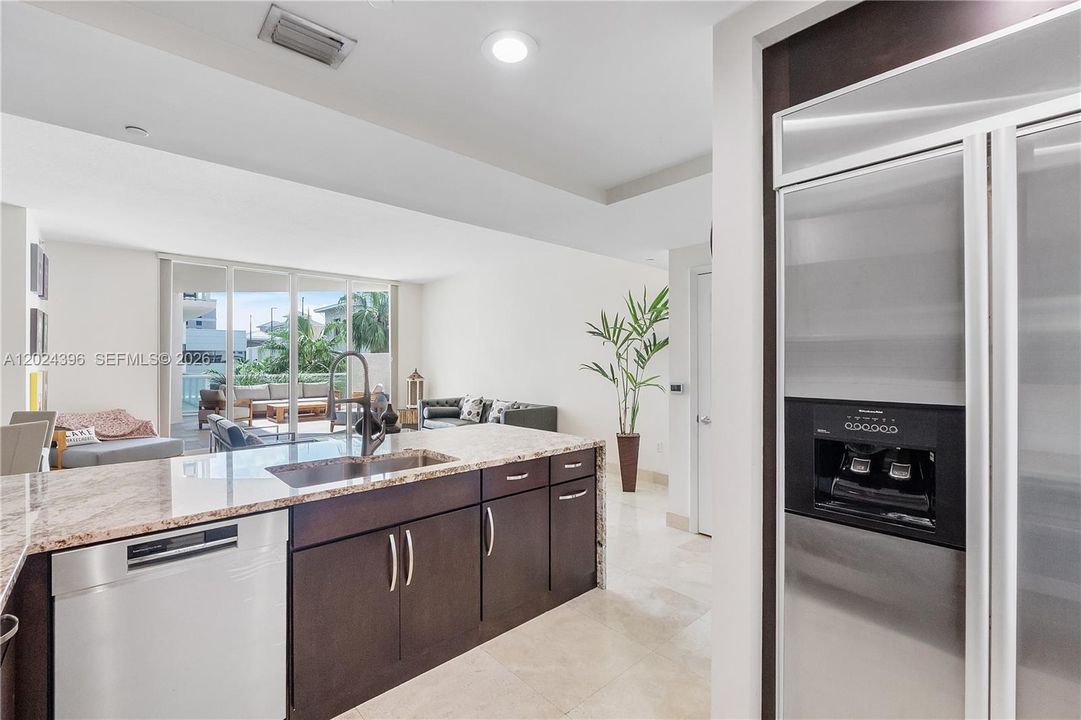 For Sale: $575,000 (1 beds, 1 baths, 1384 Square Feet)