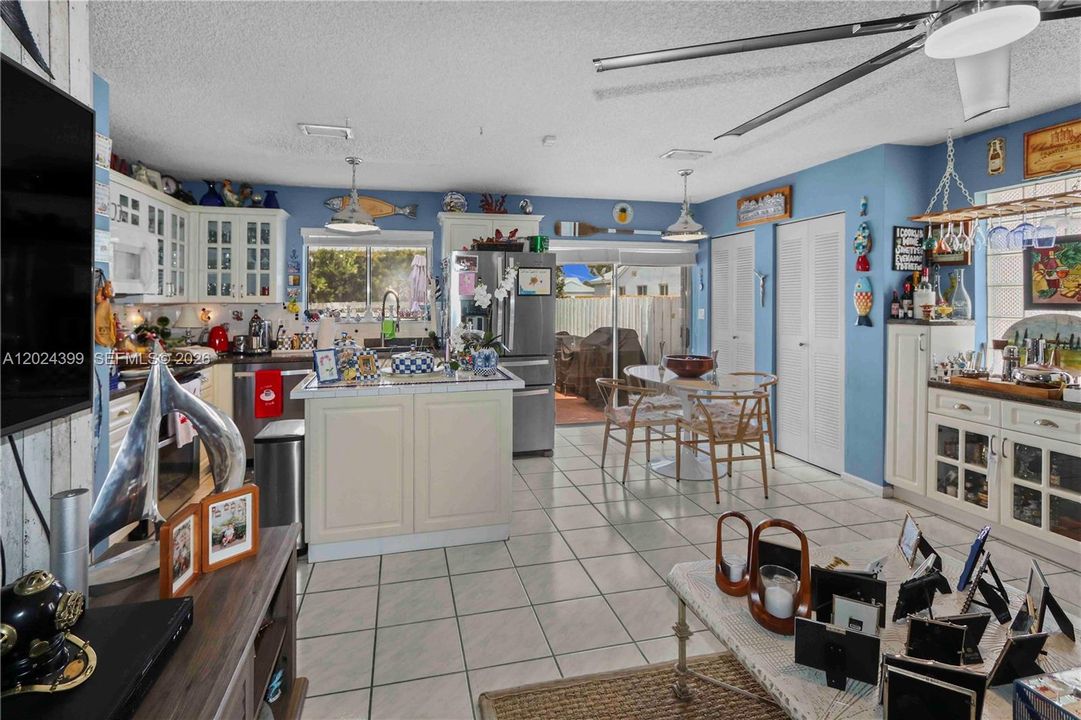 En Venta: $595,900 (3 camas, 2 baños, 1669 Pies cuadrados)