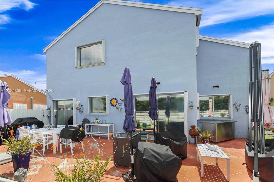 En Venta: $595,900 (3 camas, 2 baños, 1669 Pies cuadrados)