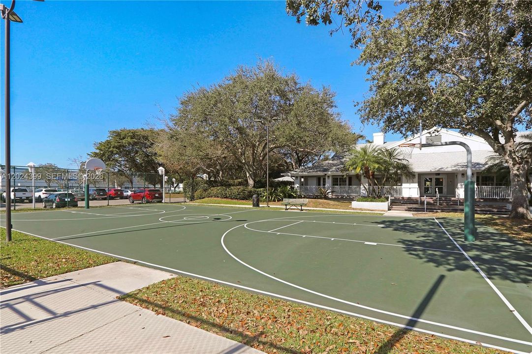 En Venta: $595,900 (3 camas, 2 baños, 1669 Pies cuadrados)
