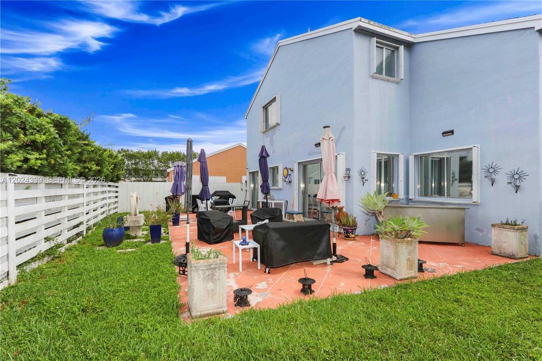 En Venta: $595,900 (3 camas, 2 baños, 1669 Pies cuadrados)