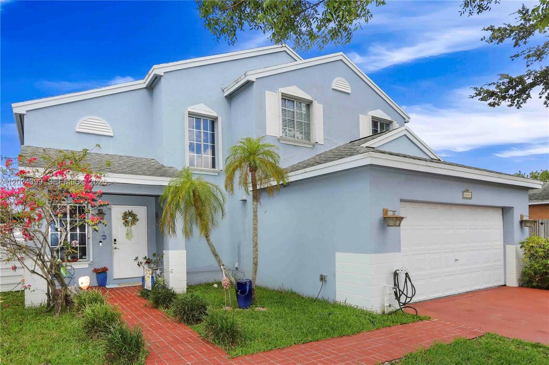 En Venta: $595,900 (3 camas, 2 baños, 1669 Pies cuadrados)