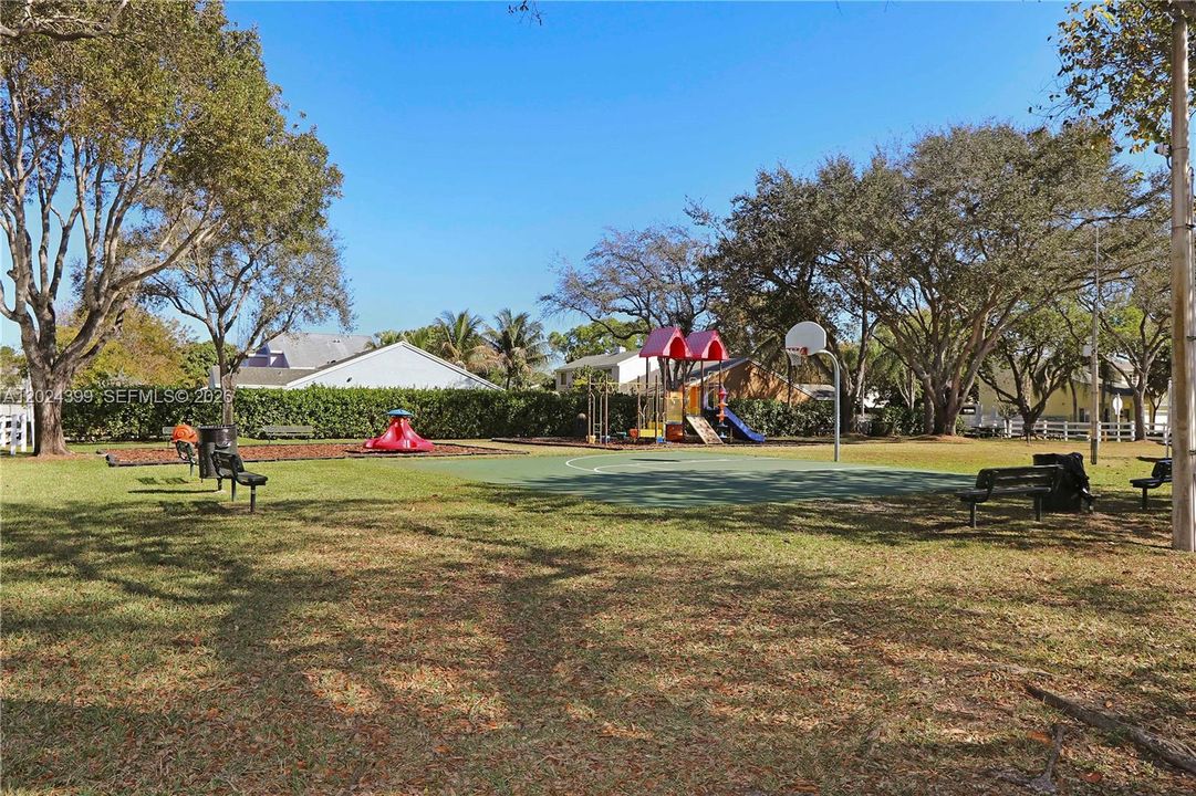 En Venta: $595,900 (3 camas, 2 baños, 1669 Pies cuadrados)