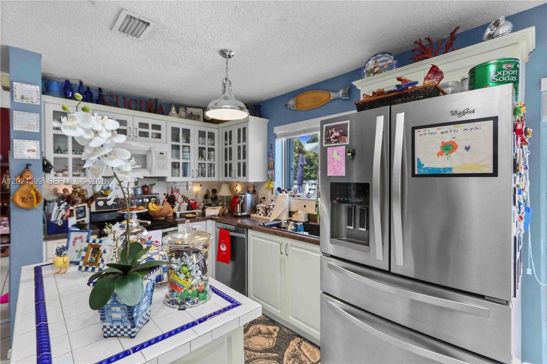 En Venta: $595,900 (3 camas, 2 baños, 1669 Pies cuadrados)