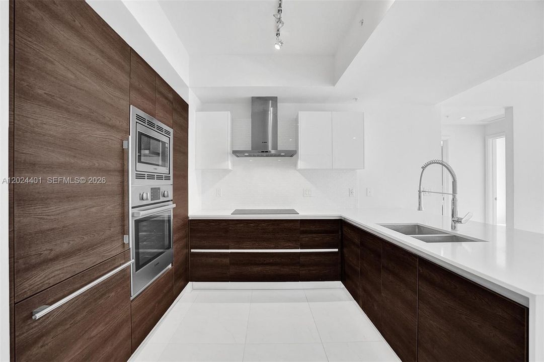 For Rent: $6,300 (3 beds, 2 baths, 1107 Square Feet)