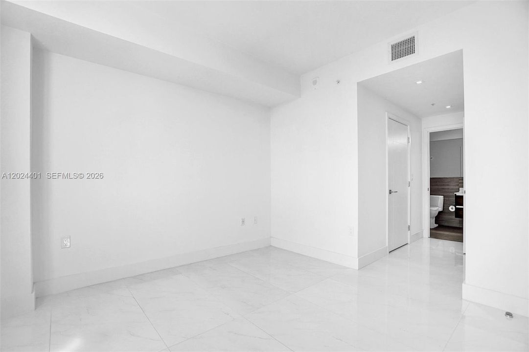 For Rent: $6,300 (3 beds, 2 baths, 1107 Square Feet)