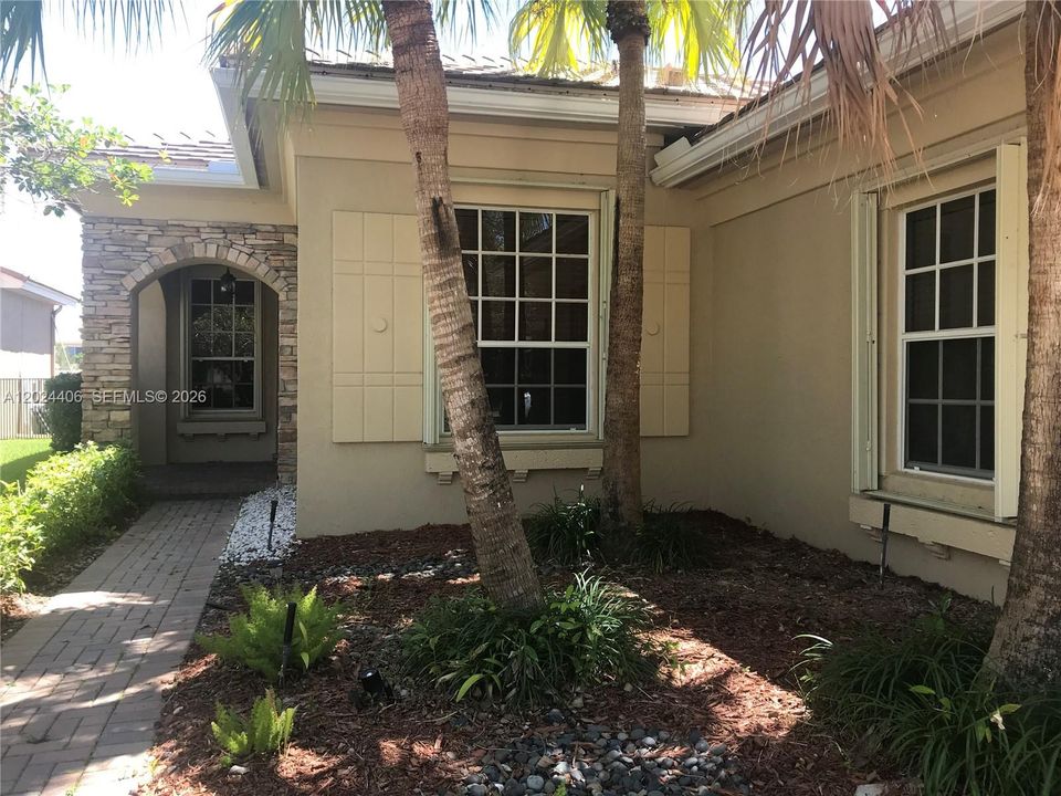 For Rent: $6,500 (4 beds, 3 baths, 2400 Square Feet)