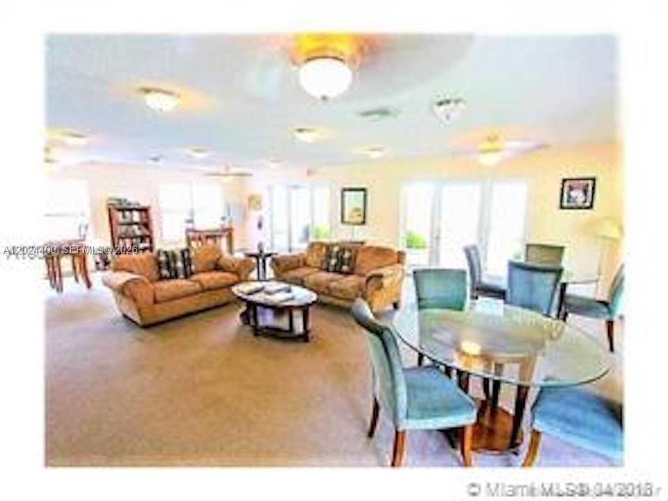 For Rent: $1,450 (1 beds, 1 baths, 760 Square Feet)