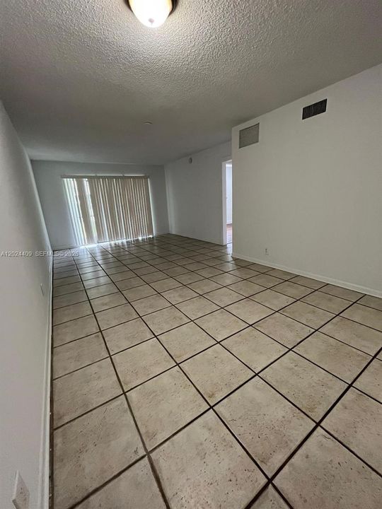 For Rent: $1,450 (1 beds, 1 baths, 760 Square Feet)