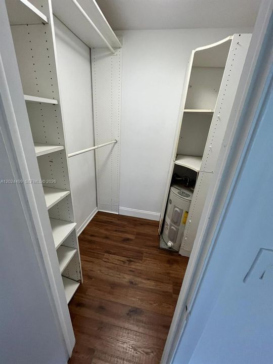 For Rent: $1,450 (1 beds, 1 baths, 760 Square Feet)