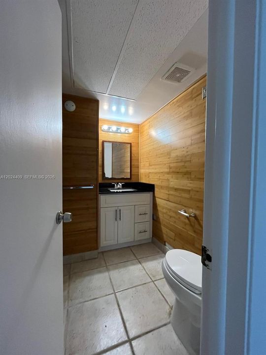 For Rent: $1,450 (1 beds, 1 baths, 760 Square Feet)
