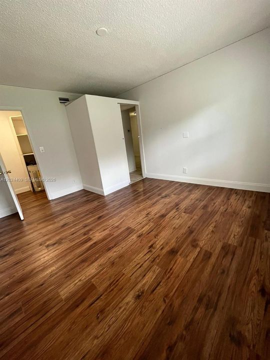 For Rent: $1,450 (1 beds, 1 baths, 760 Square Feet)
