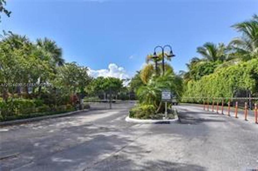 For Rent: $1,450 (1 beds, 1 baths, 760 Square Feet)