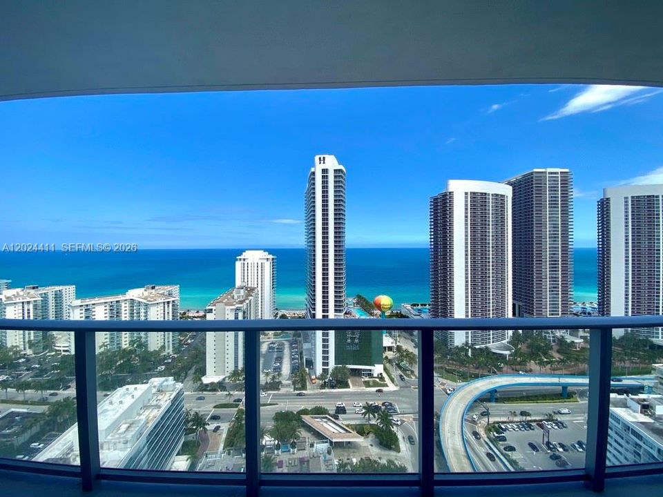 For Sale: $725,000 (2 beds, 2 baths, 1055 Square Feet)