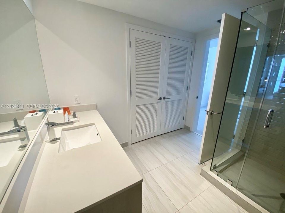 For Sale: $725,000 (2 beds, 2 baths, 1055 Square Feet)