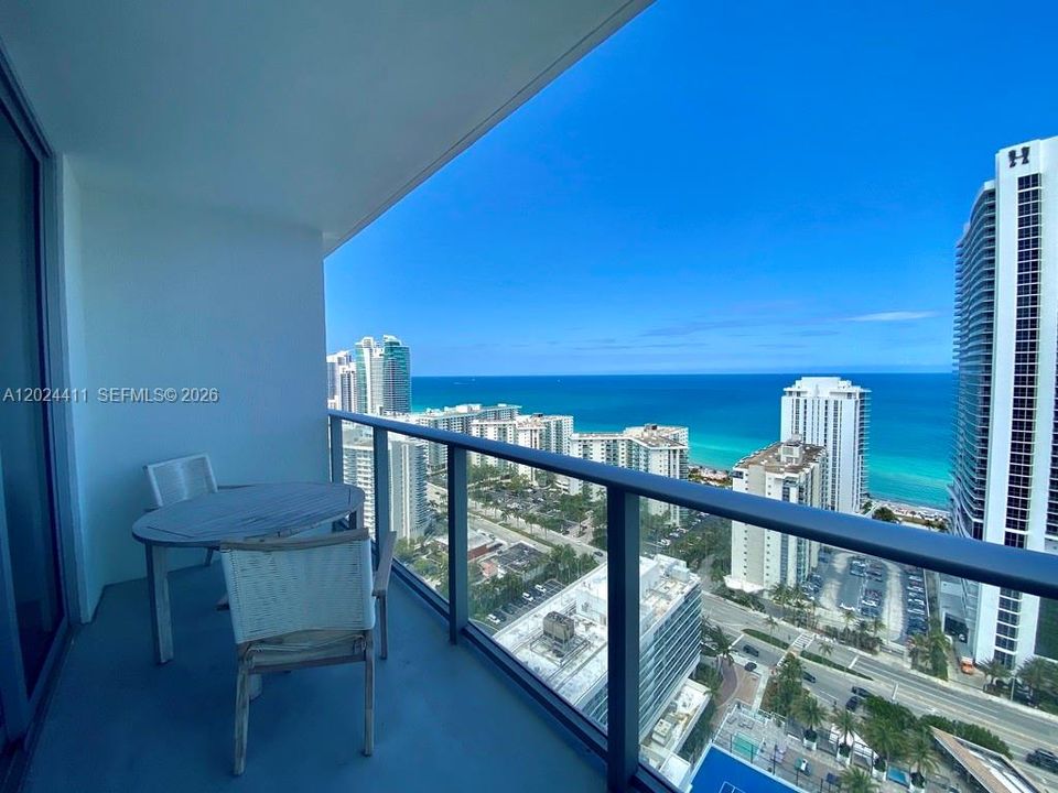 For Sale: $725,000 (2 beds, 2 baths, 1055 Square Feet)