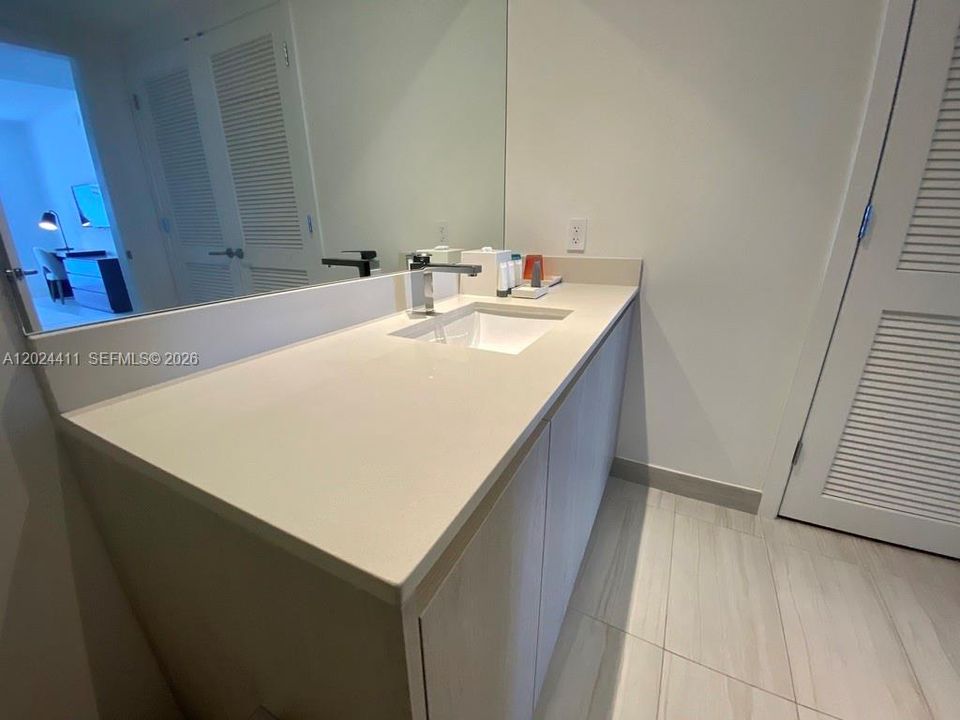 For Sale: $725,000 (2 beds, 2 baths, 1055 Square Feet)