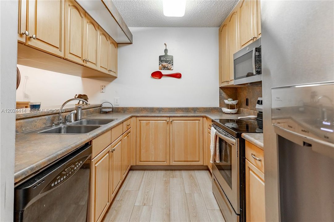 For Sale: $426,900 (3 beds, 2 baths, 1488 Square Feet)