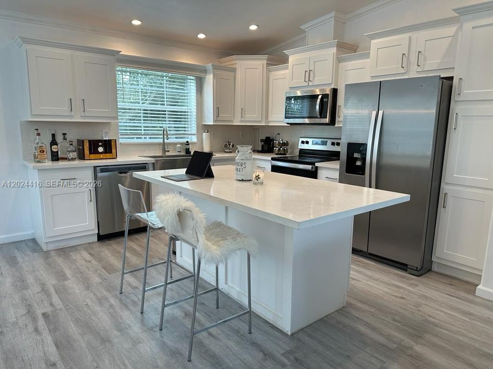 For Sale: $800,000 (3 beds, 2 baths, 1256 Square Feet)