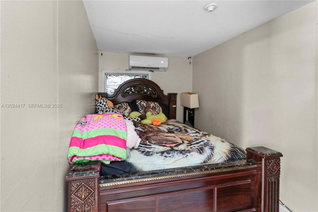 For Sale: $185,000 (5 beds, 4 baths, 60696 Square Feet)