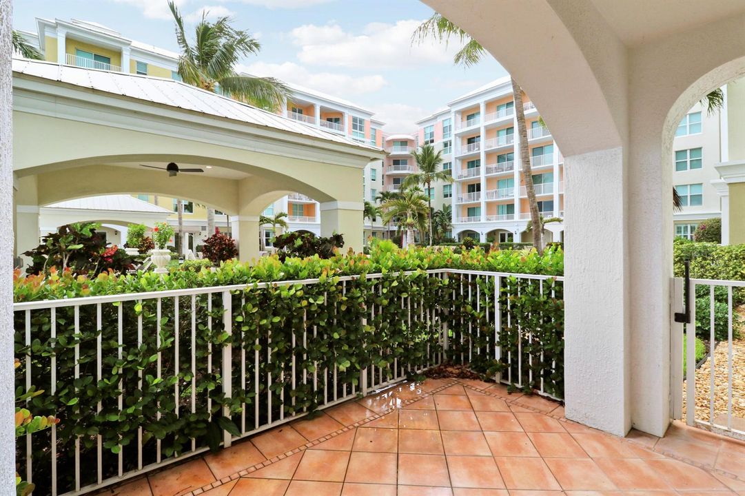 Access to Pool from Lanai