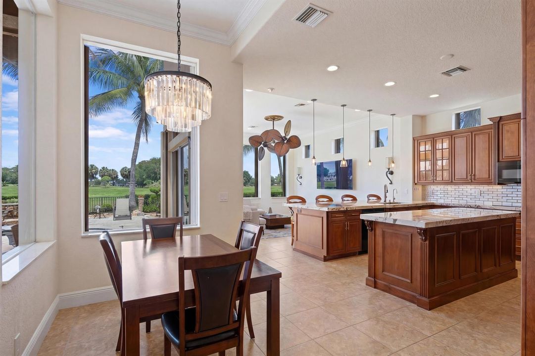 22 Breakfast Nook