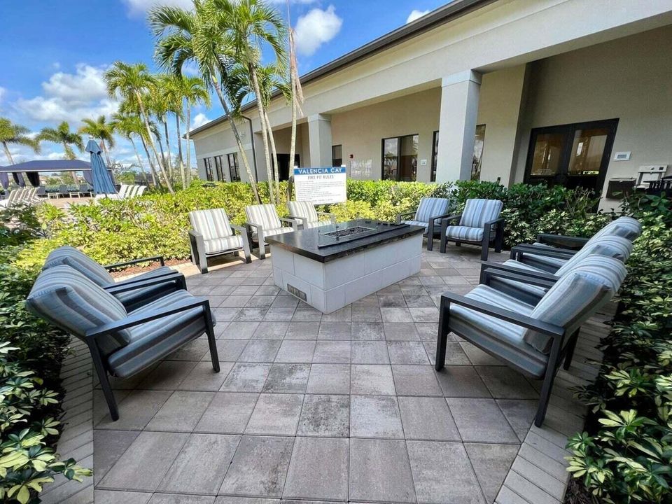 Valencia Cay Amenities
