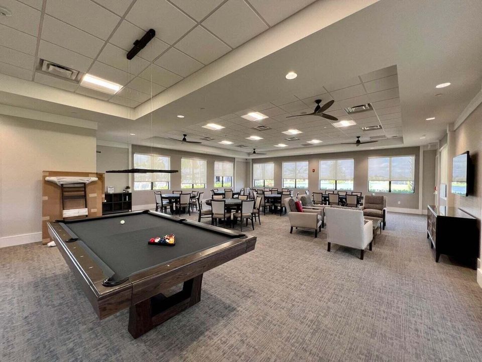 Valencia Cay Amenities