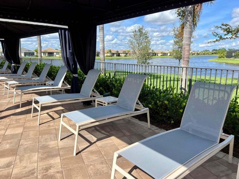 Valencia Cay Amenities