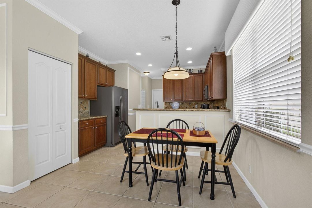 Breakfast area, pantry & kitchen