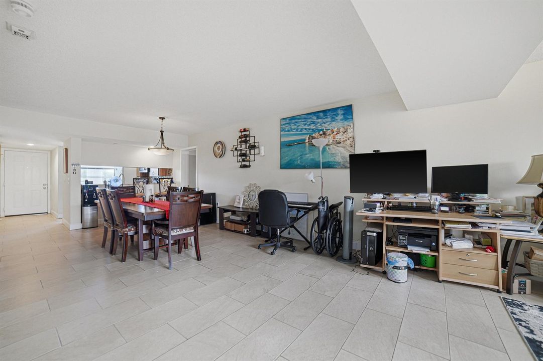 Livingroom-Dining Area