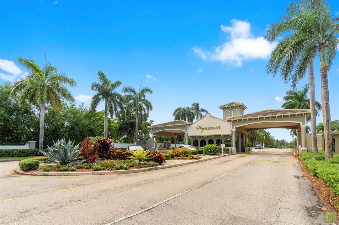 101 Wynmoor-entrance