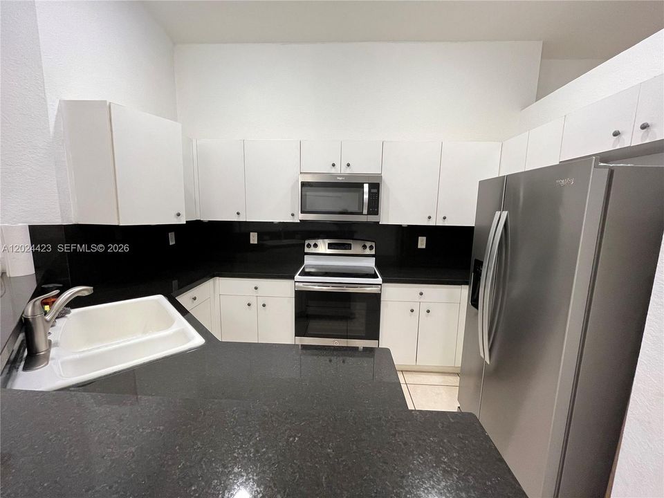 В аренду: $3,900 (3 спален, 2 ванн, 1347 Квадратных фут)