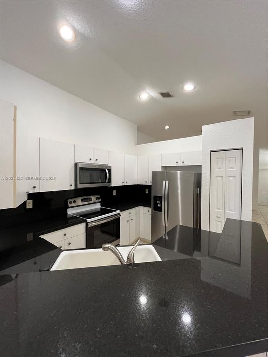 В аренду: $3,900 (3 спален, 2 ванн, 1347 Квадратных фут)