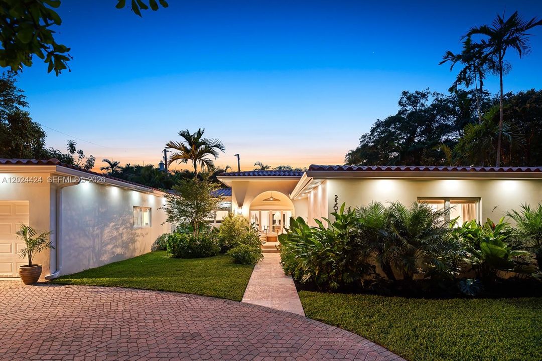 Active With Contract: $2,350,000 (4 beds, 3 baths, 2373 Square Feet)