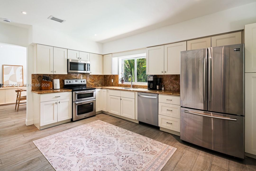 Active With Contract: $2,350,000 (4 beds, 3 baths, 2373 Square Feet)