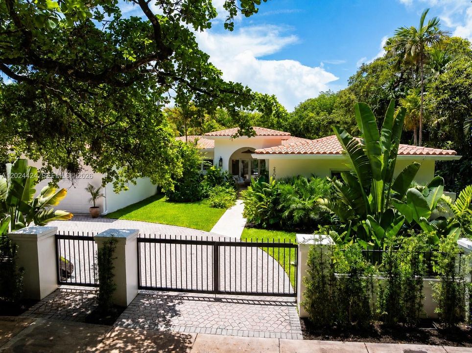 Active With Contract: $2,350,000 (4 beds, 3 baths, 2373 Square Feet)
