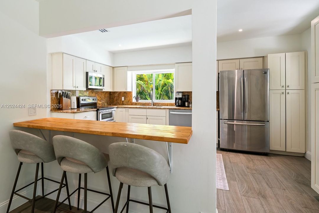 Active With Contract: $2,350,000 (4 beds, 3 baths, 2373 Square Feet)