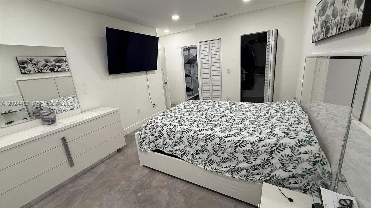 For Sale: $340,000 (2 beds, 2 baths, 862 Square Feet)