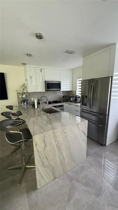 For Sale: $340,000 (2 beds, 2 baths, 862 Square Feet)