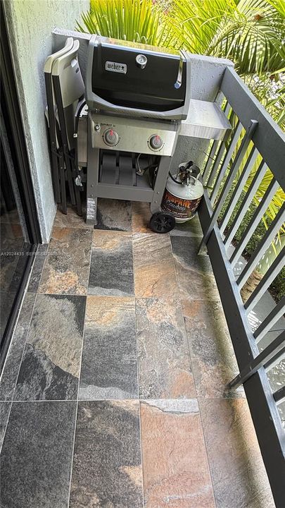 For Sale: $340,000 (2 beds, 2 baths, 862 Square Feet)