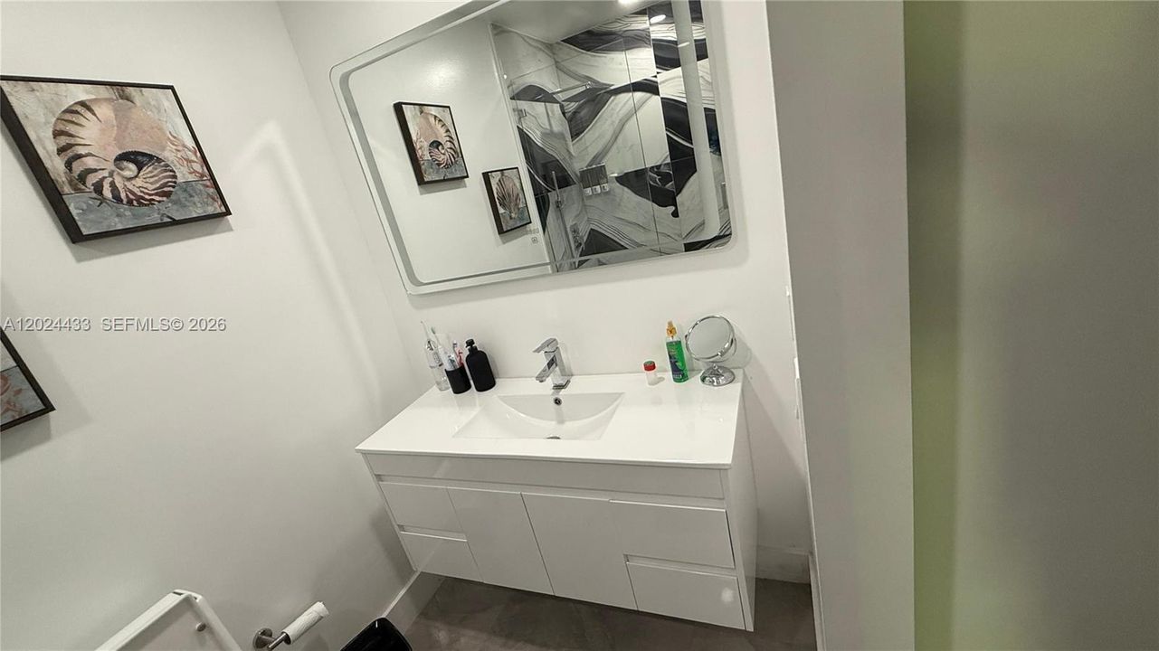 For Sale: $340,000 (2 beds, 2 baths, 862 Square Feet)