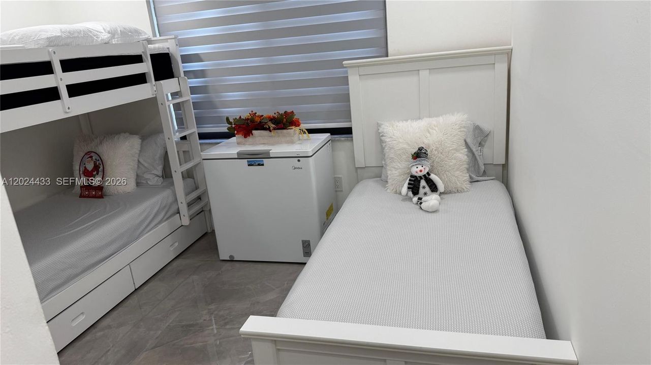 For Sale: $340,000 (2 beds, 2 baths, 862 Square Feet)