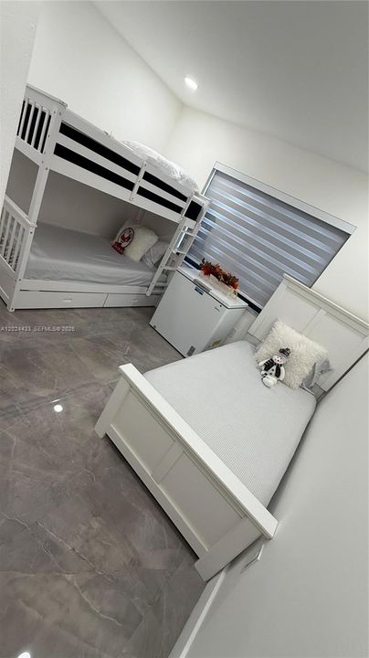 For Sale: $340,000 (2 beds, 2 baths, 862 Square Feet)